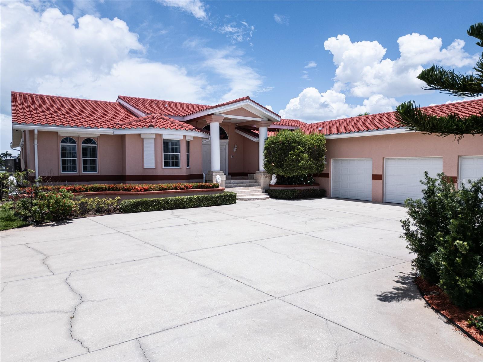 320 BATH CLUB BLVD S, NORTH REDINGTON BEACH, FL, 33708