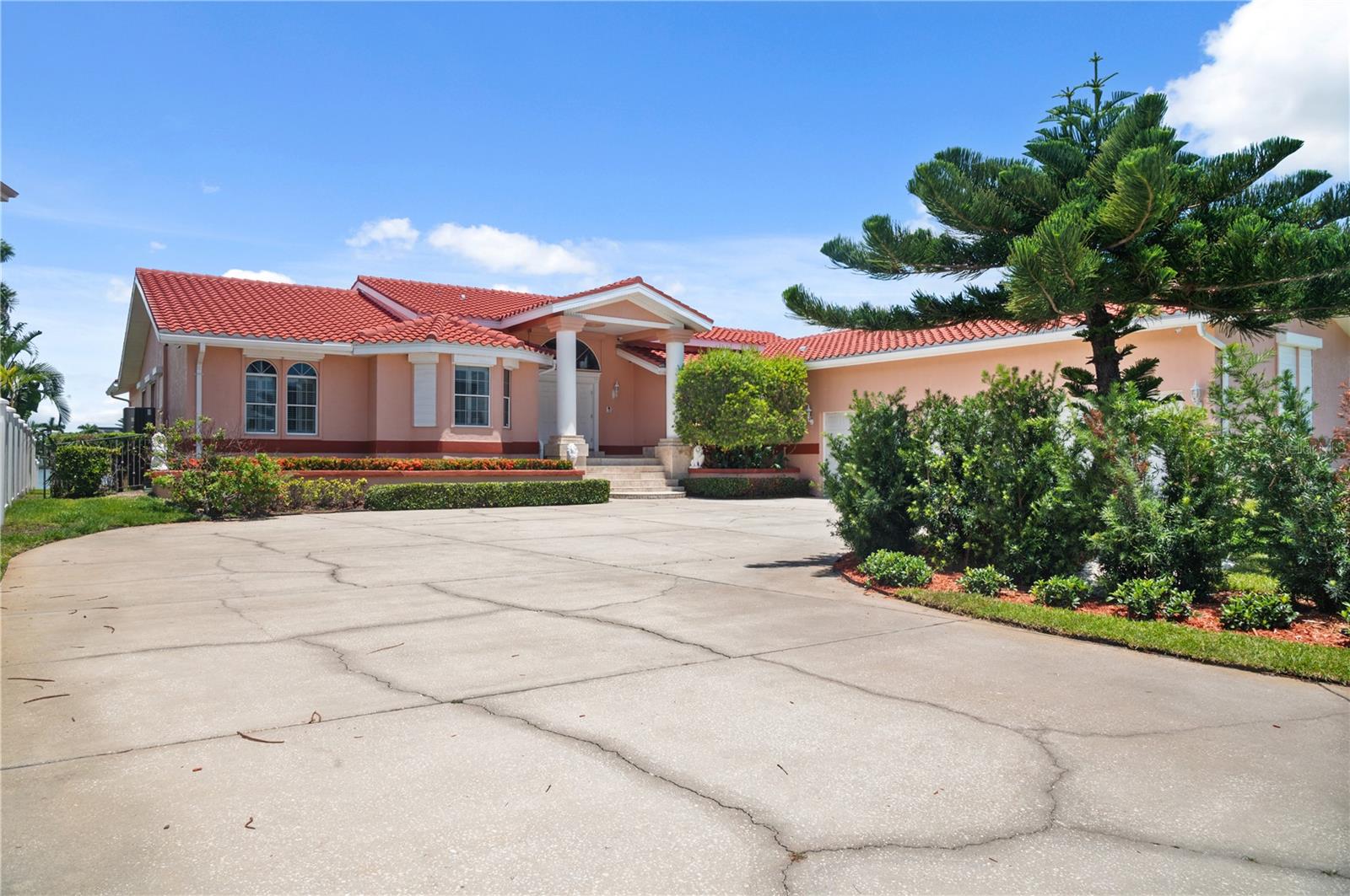 320 BATH CLUB BLVD S, NORTH REDINGTON BEACH, FL, 33708