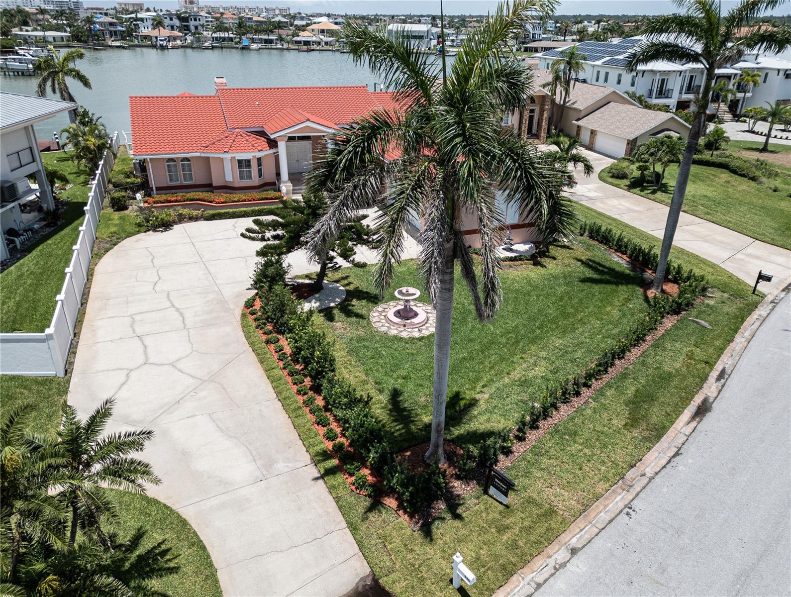 320 BATH CLUB BLVD S, NORTH REDINGTON BEACH, FL, 33708