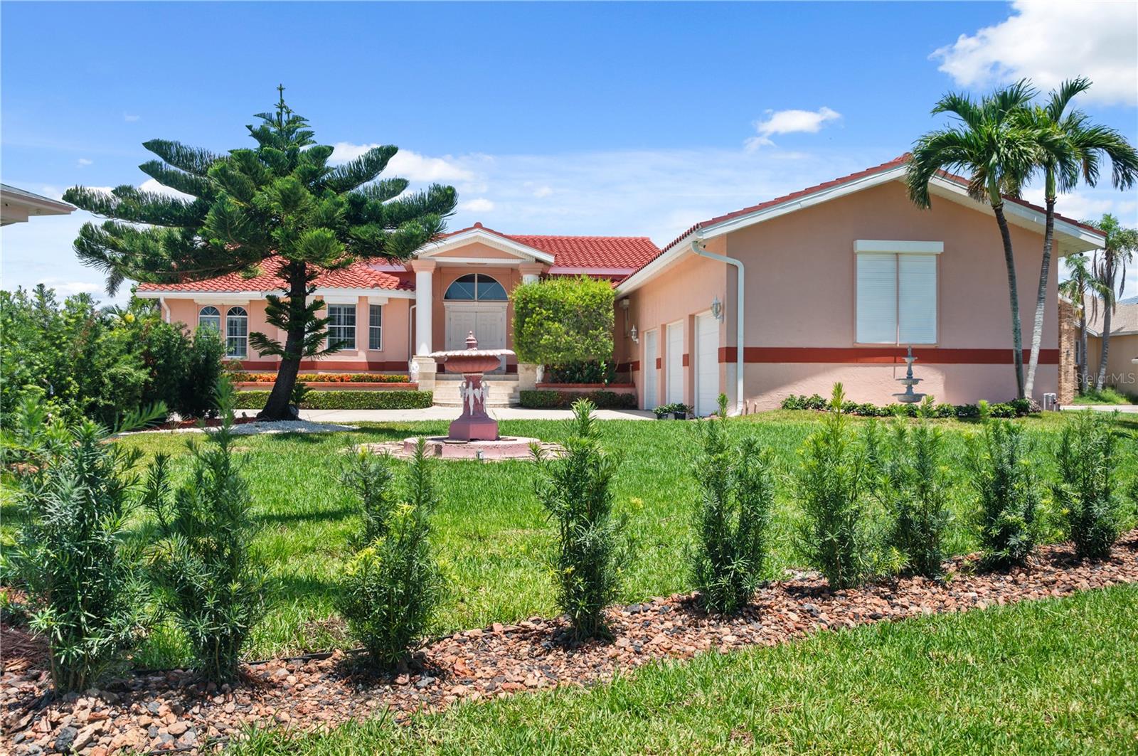 320 BATH CLUB BLVD S, NORTH REDINGTON BEACH, FL, 33708