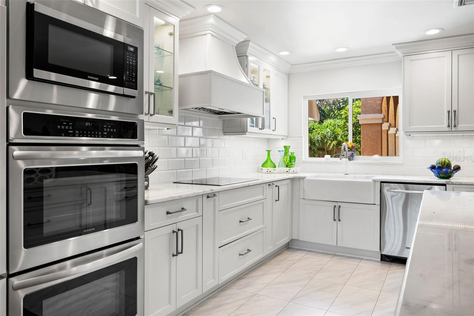1124 SEVILLE LN NE, ST PETERSBURG, FL, 33704