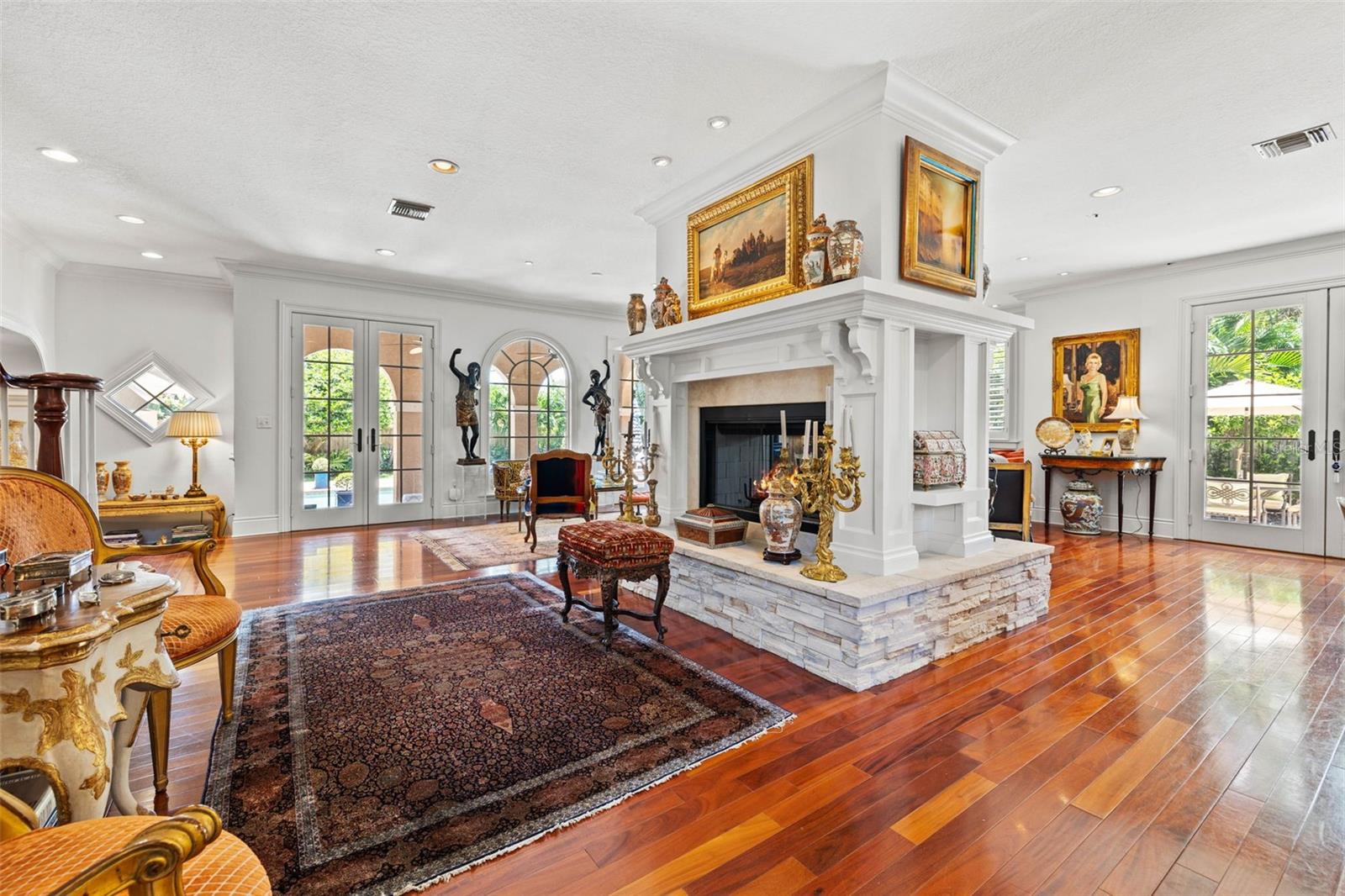 1124 SEVILLE LN NE, ST PETERSBURG, FL, 33704