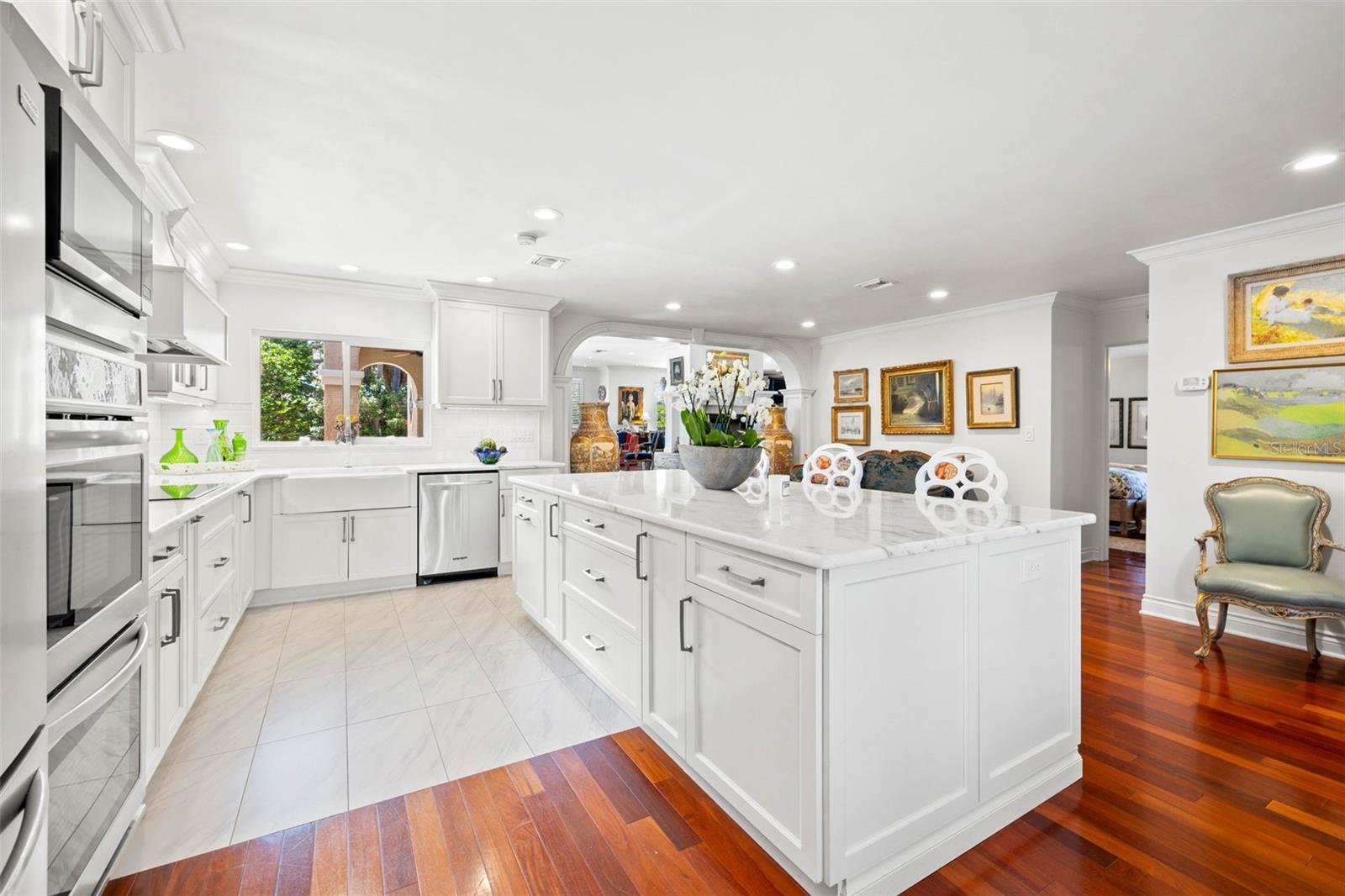 1124 SEVILLE LN NE, ST PETERSBURG, FL, 33704