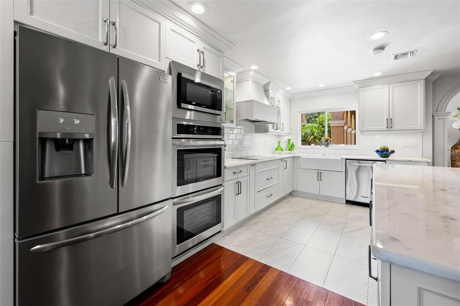 1124 SEVILLE LN NE, ST PETERSBURG, FL, 33704