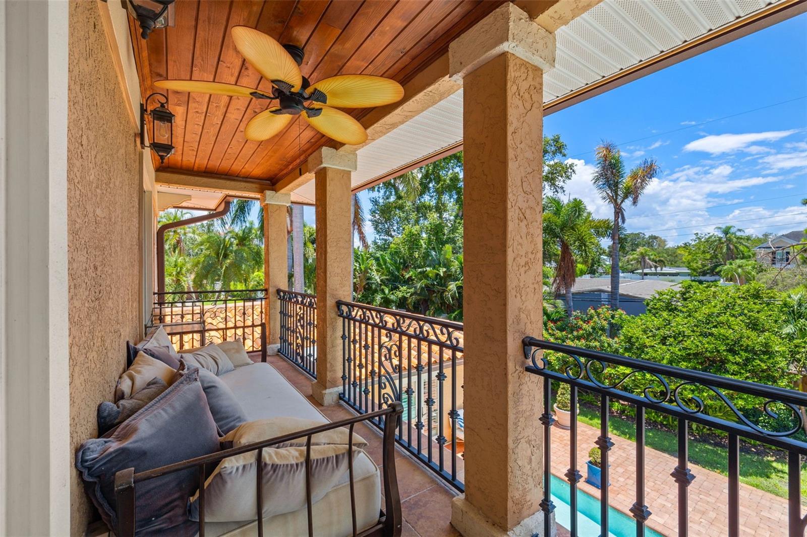 1124 SEVILLE LN NE, ST PETERSBURG, FL, 33704