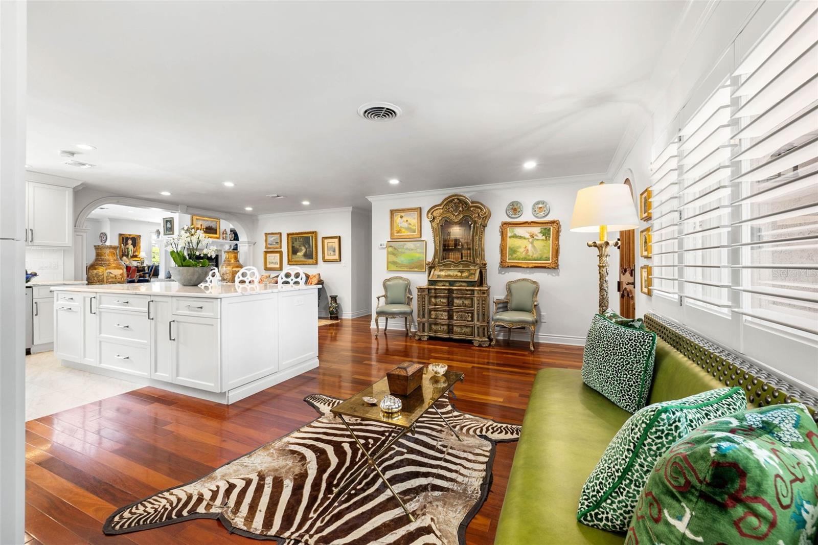 1124 SEVILLE LN NE, ST PETERSBURG, FL, 33704