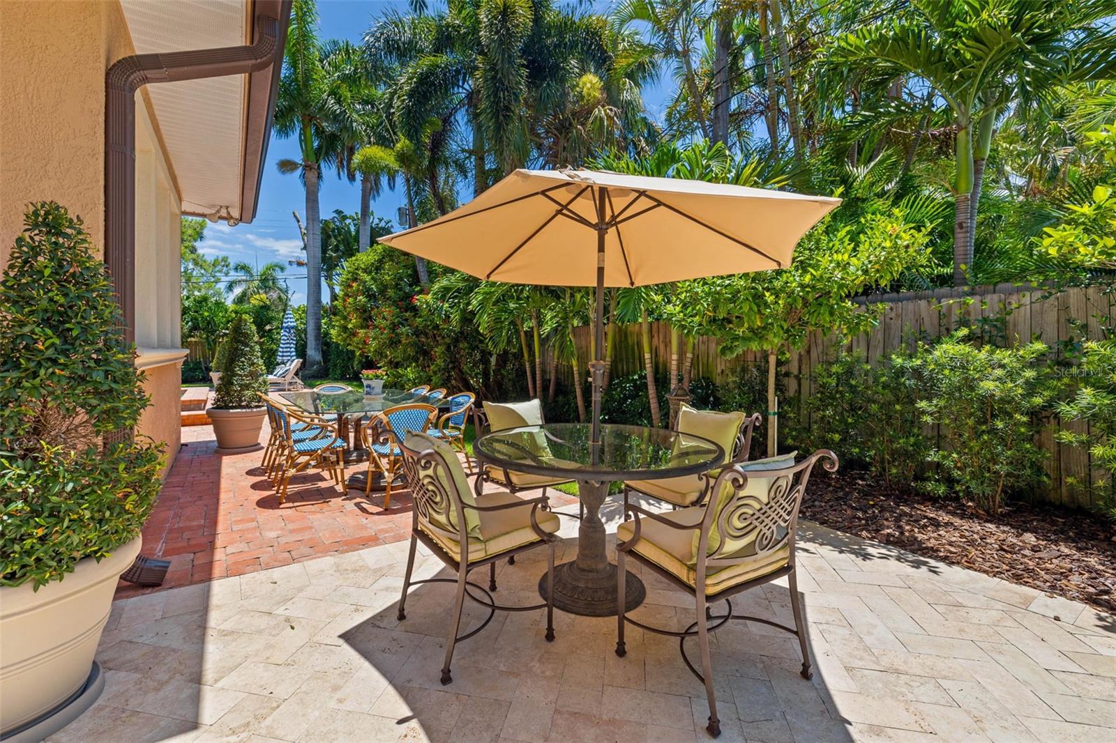 1124 SEVILLE LN NE, ST PETERSBURG, FL, 33704