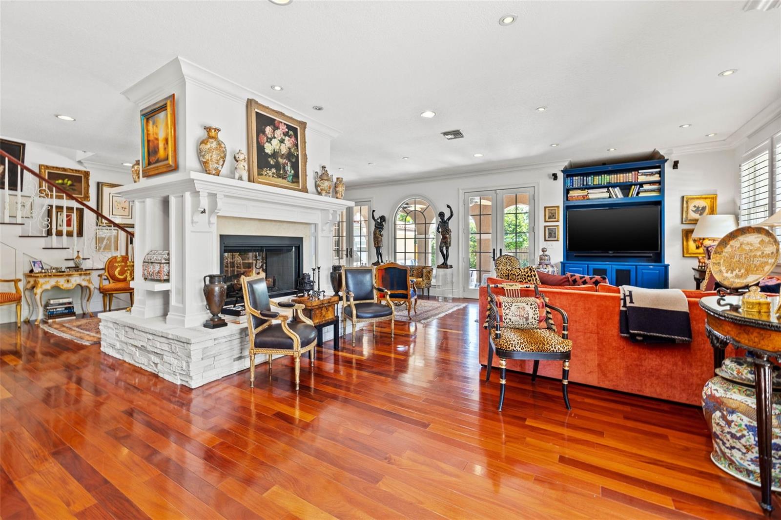 1124 SEVILLE LN NE, ST PETERSBURG, FL, 33704