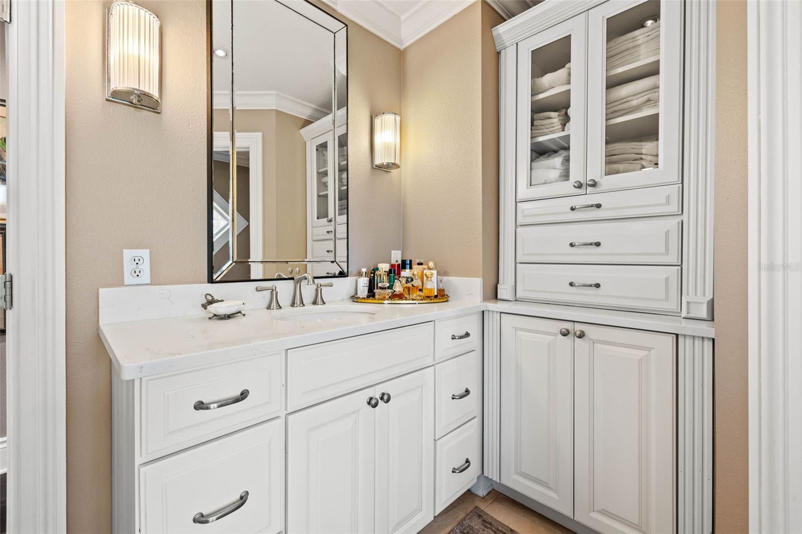 1124 SEVILLE LN NE, ST PETERSBURG, FL, 33704