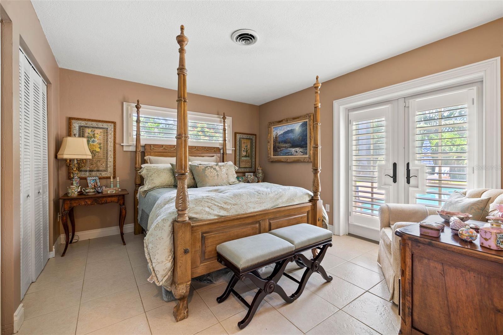 1124 SEVILLE LN NE, ST PETERSBURG, FL, 33704