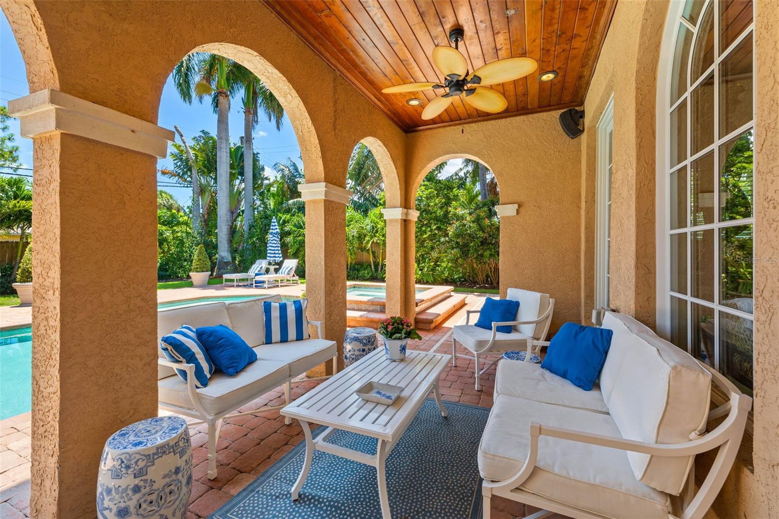 1124 SEVILLE LN NE, ST PETERSBURG, FL, 33704