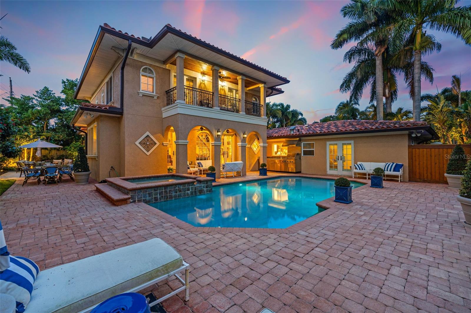 1124 SEVILLE LN NE, ST PETERSBURG, FL, 33704