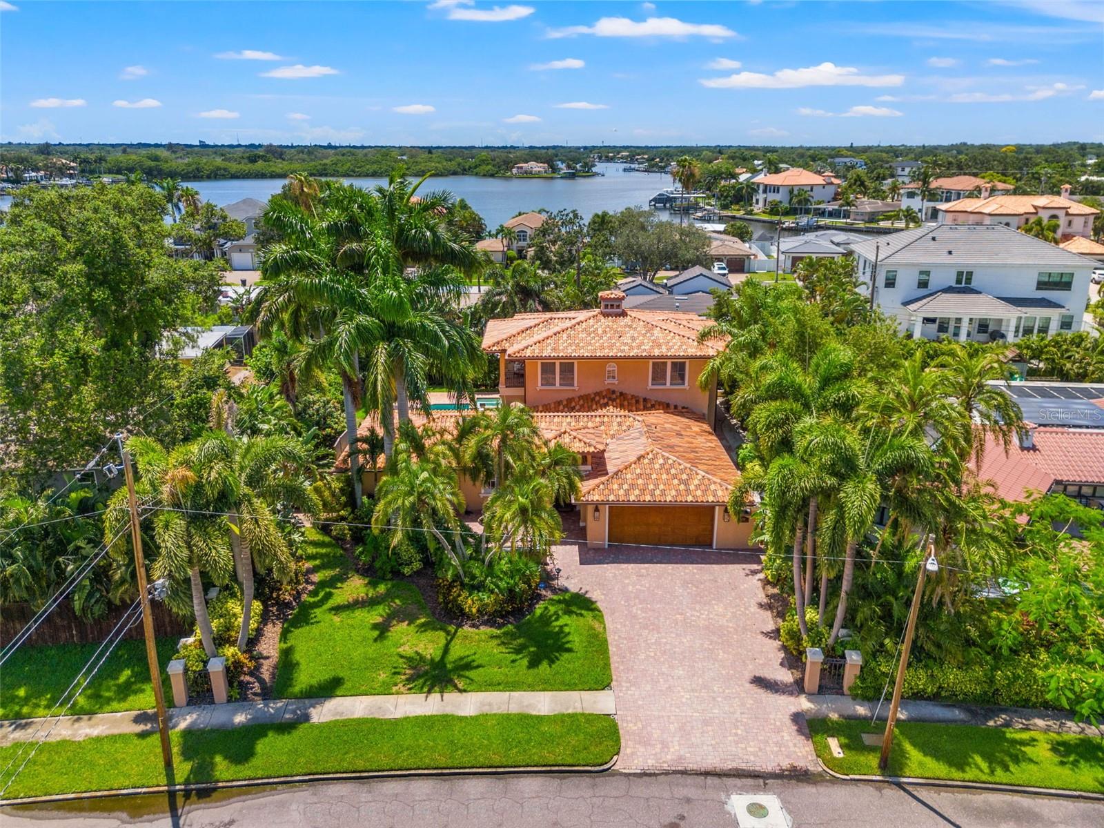 1124 SEVILLE LN NE, ST PETERSBURG, FL, 33704