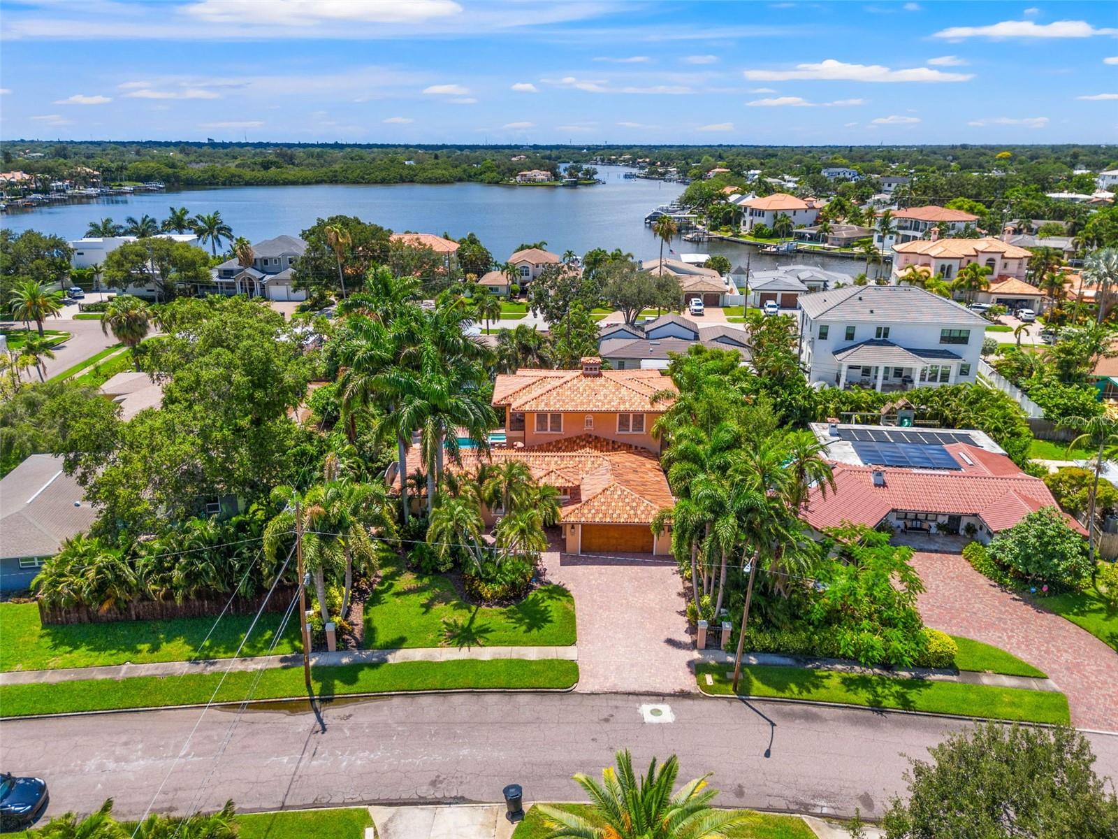1124 SEVILLE LN NE, ST PETERSBURG, FL, 33704