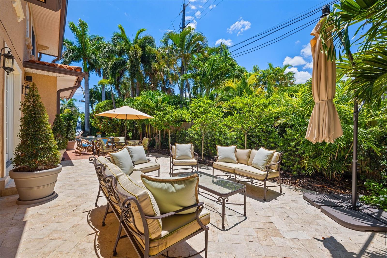 1124 SEVILLE LN NE, ST PETERSBURG, FL, 33704