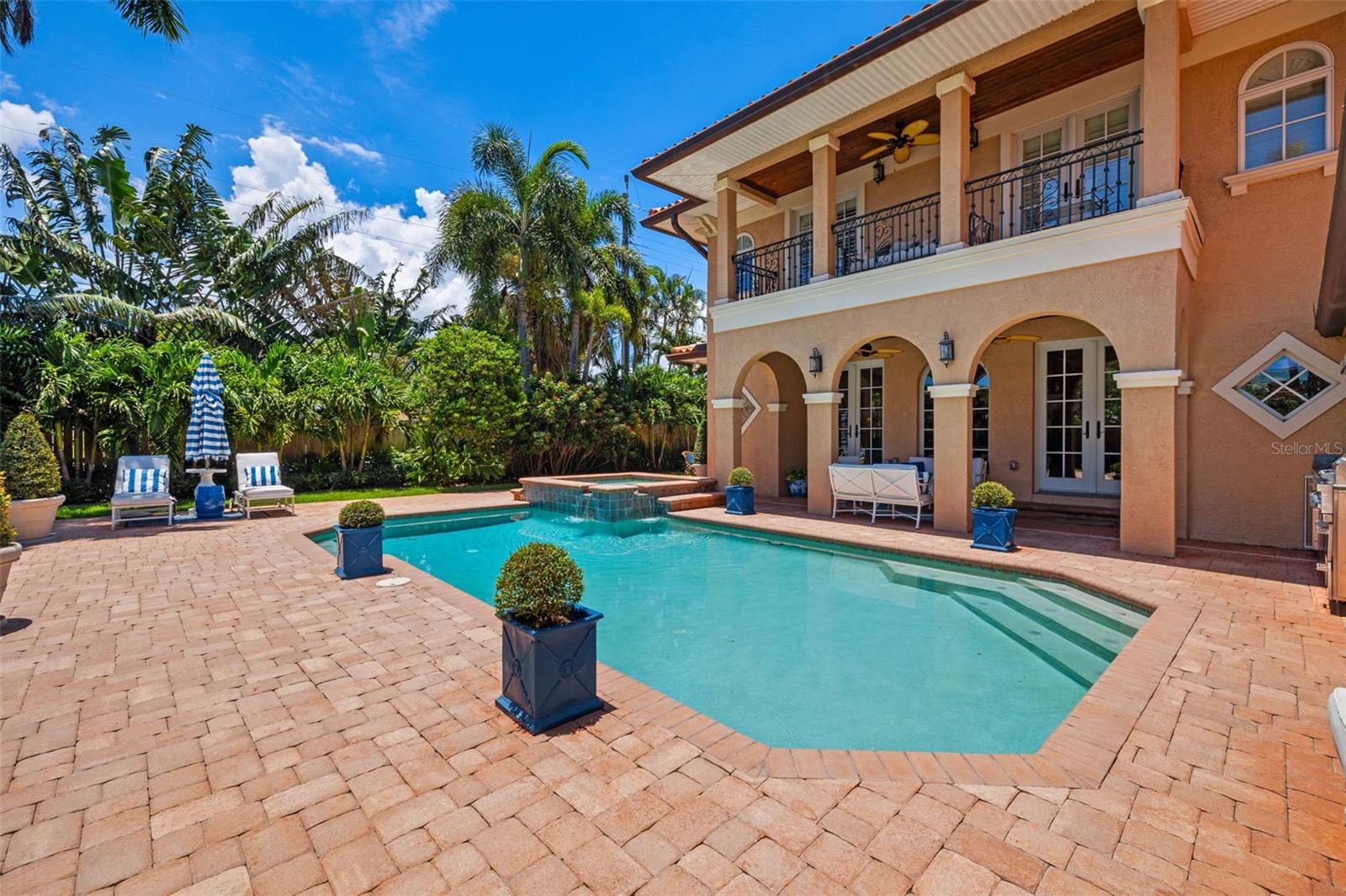 1124 SEVILLE LN NE, ST PETERSBURG, FL, 33704