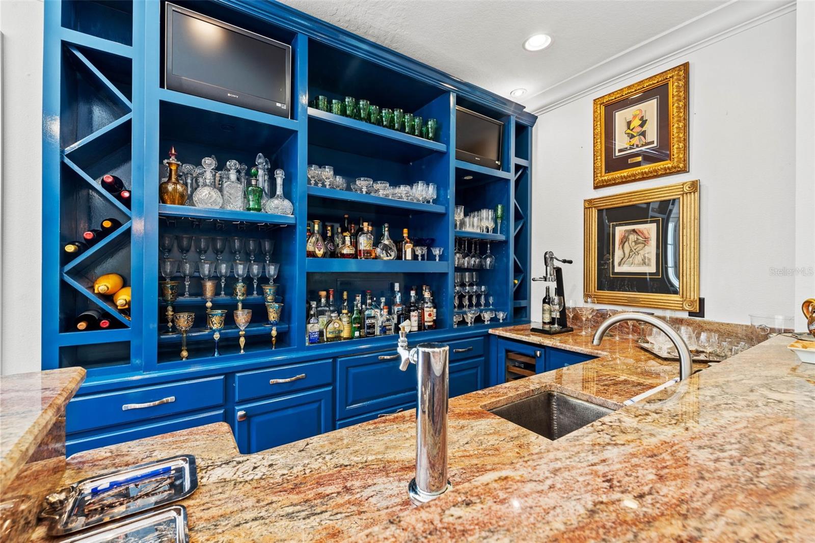 1124 SEVILLE LN NE, ST PETERSBURG, FL, 33704