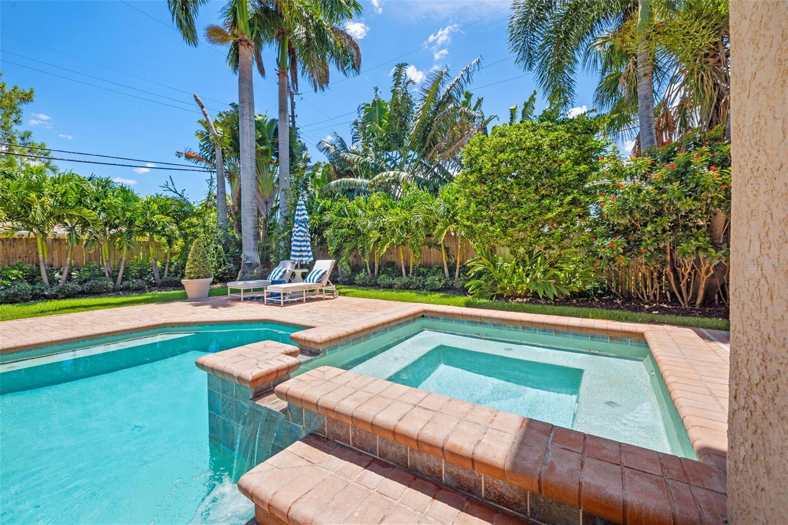 1124 SEVILLE LN NE, ST PETERSBURG, FL, 33704