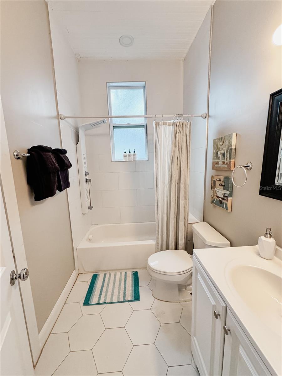 1515 E 31ST AVE, TAMPA, FL, 33610