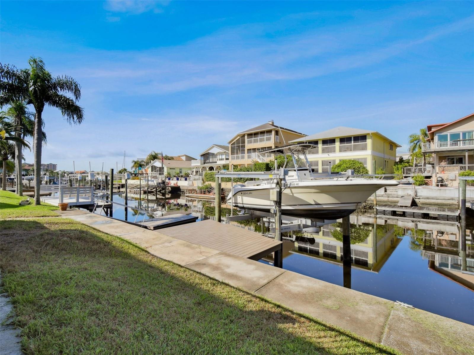 6241 BAYSIDE DR, NEW PORT RICHEY, FL, 34652