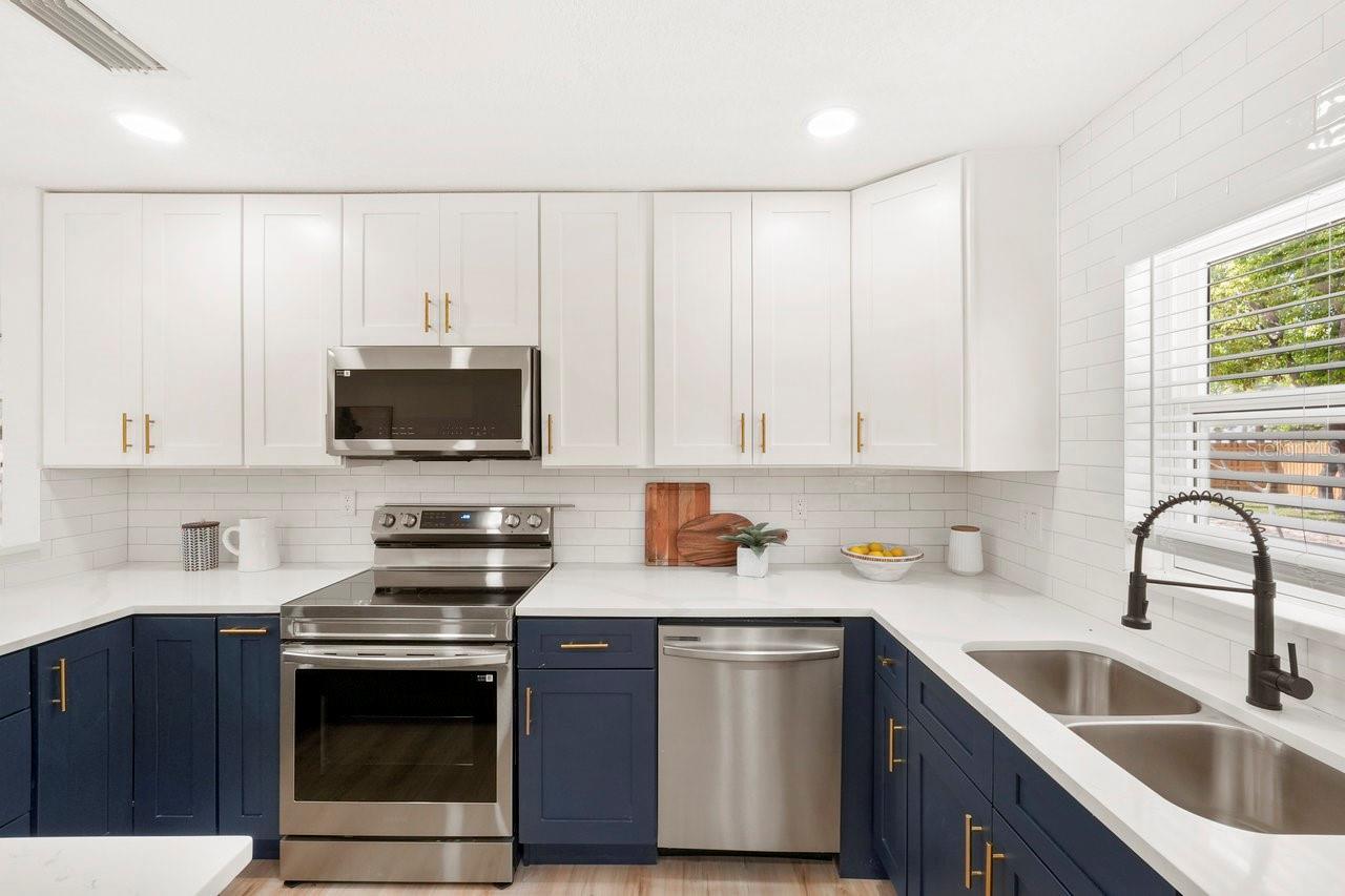 1410 SAN CHARLES DR, DUNEDIN, FL, 34698