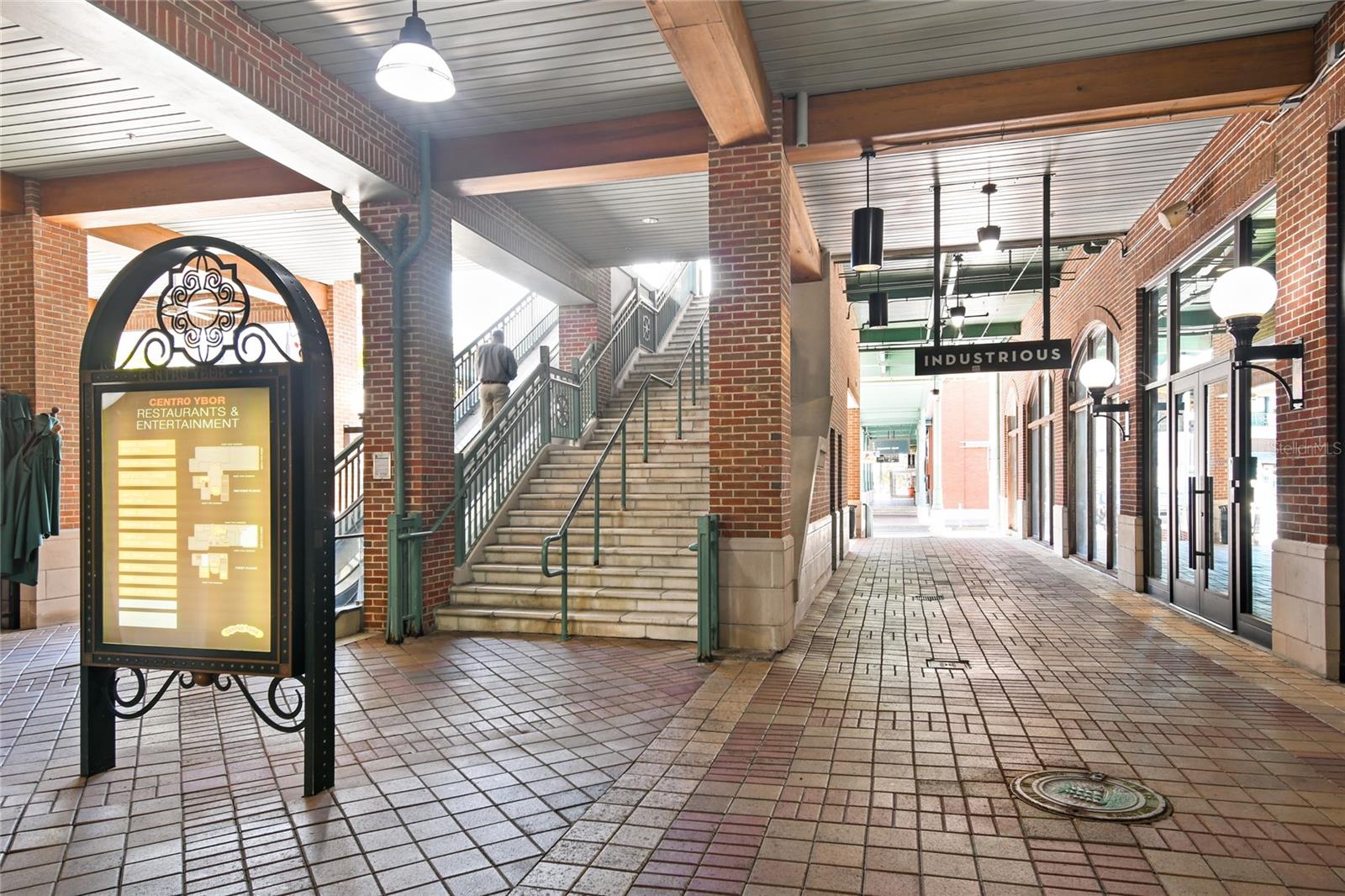 2011 STUART ST, TAMPA, FL, 33605