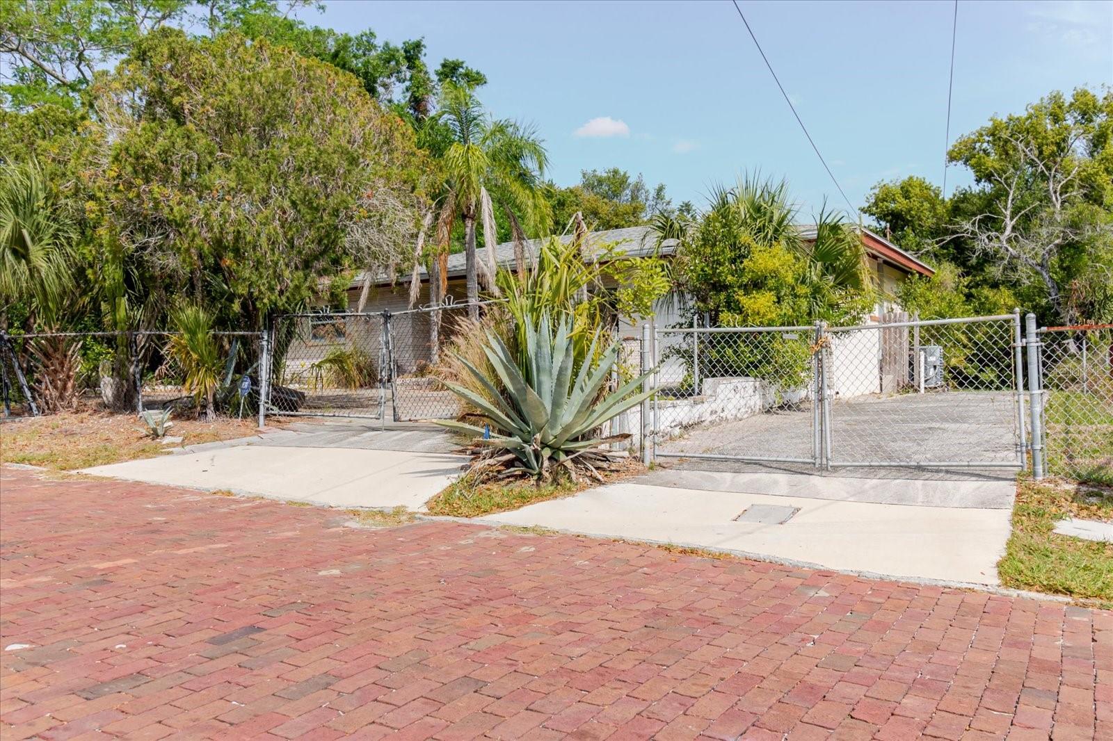 549 E CENTER ST, TARPON SPRINGS, FL, 34689