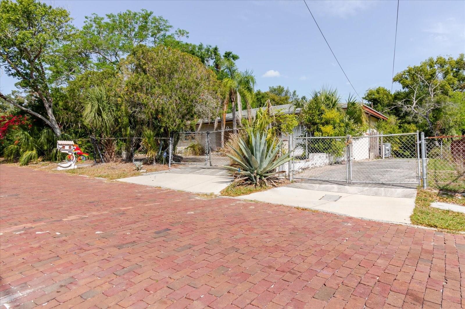 549 E CENTER ST, TARPON SPRINGS, FL, 34689