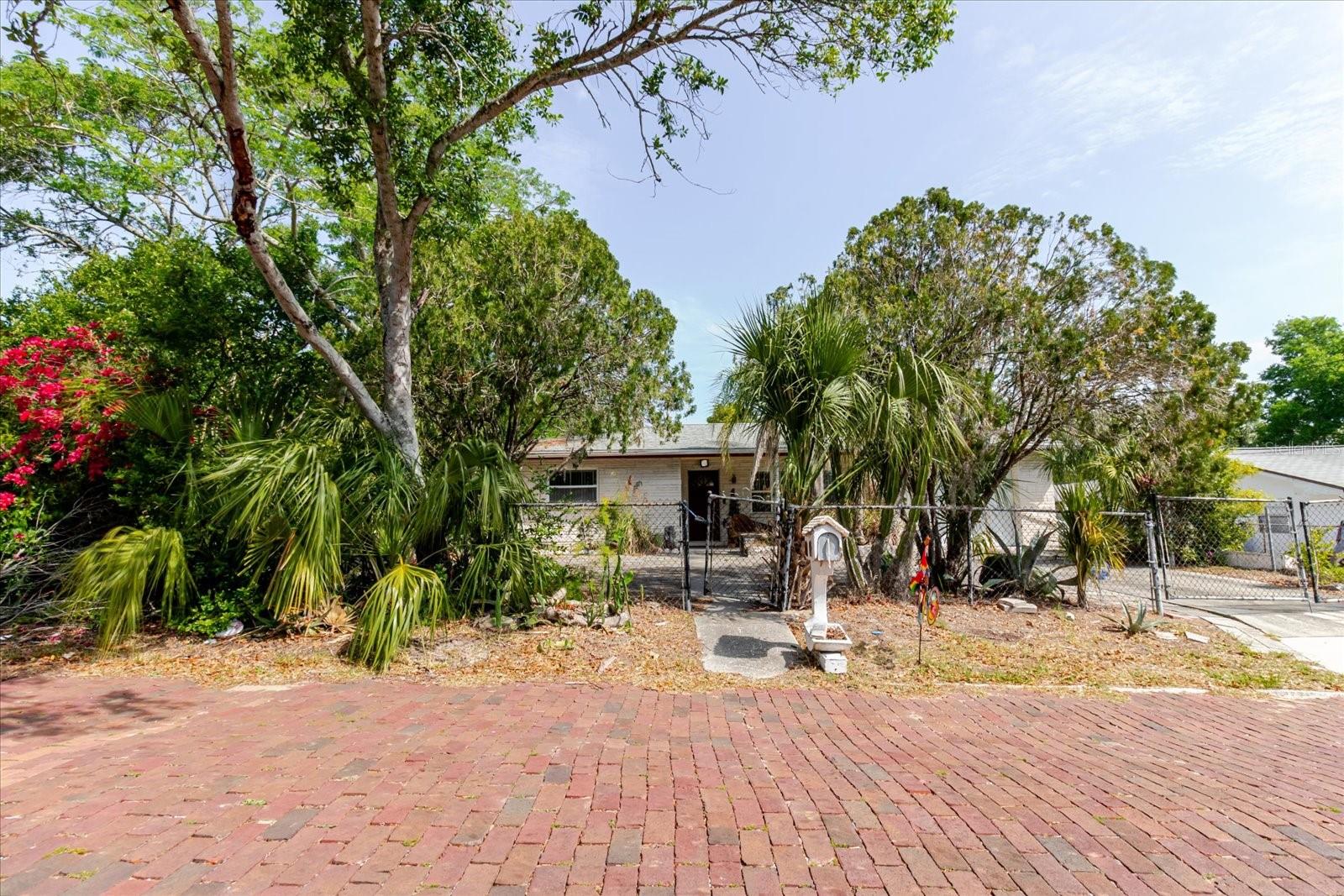 549 E CENTER ST, TARPON SPRINGS, FL, 34689