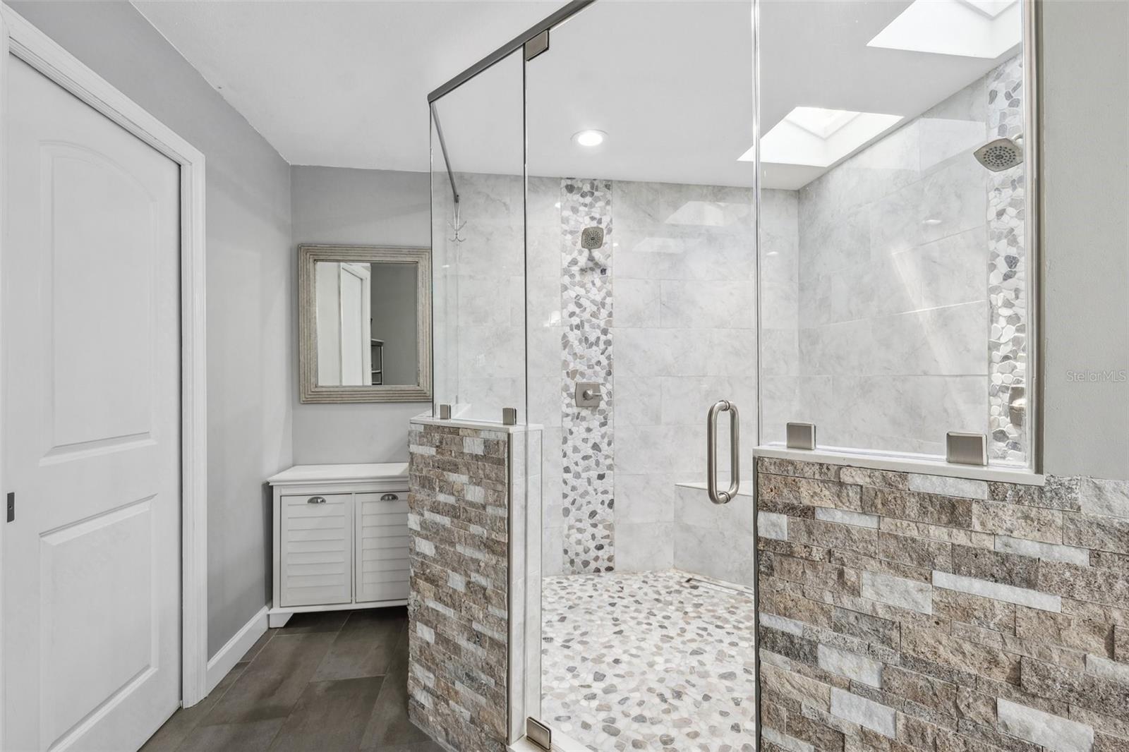 1235 RAINBROOK CIR, VALRICO, FL, 33596