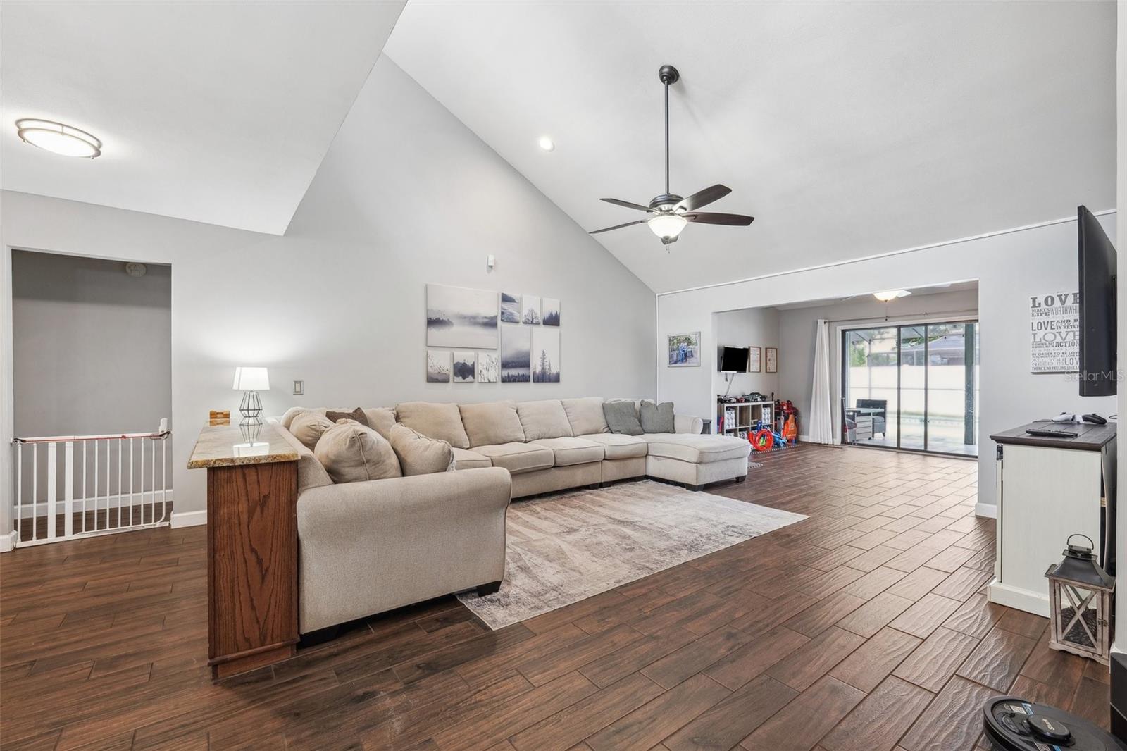 1235 RAINBROOK CIR, VALRICO, FL, 33596