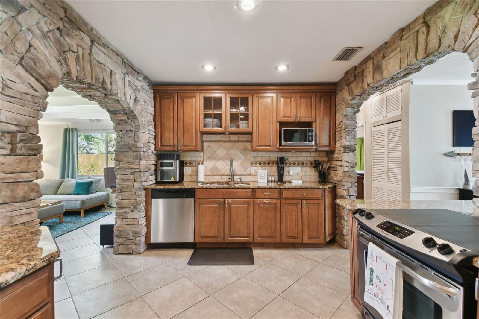 4007 W BAY VILLA AVE, TAMPA, FL, 33611