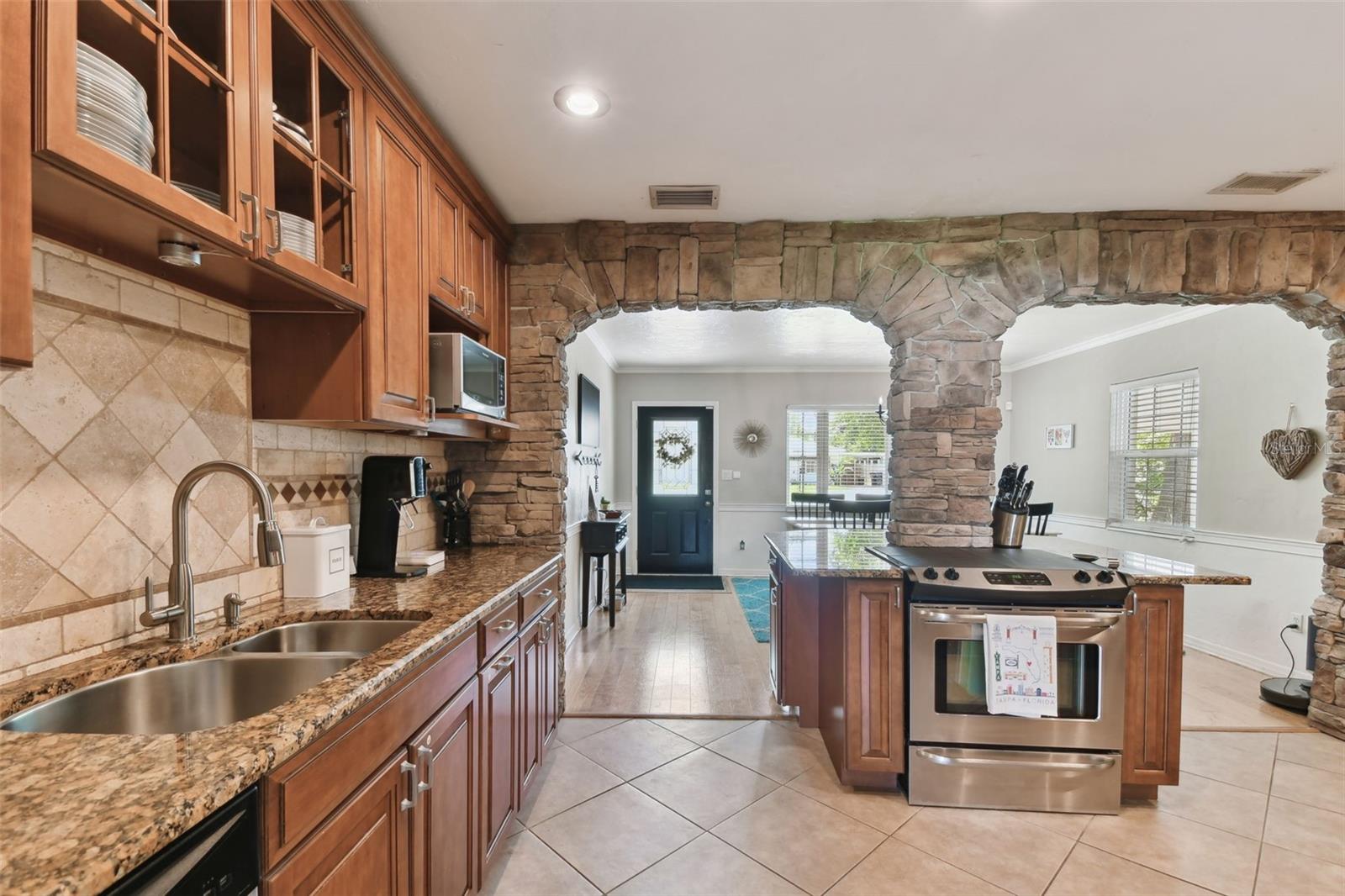 4007 W BAY VILLA AVE, TAMPA, FL, 33611