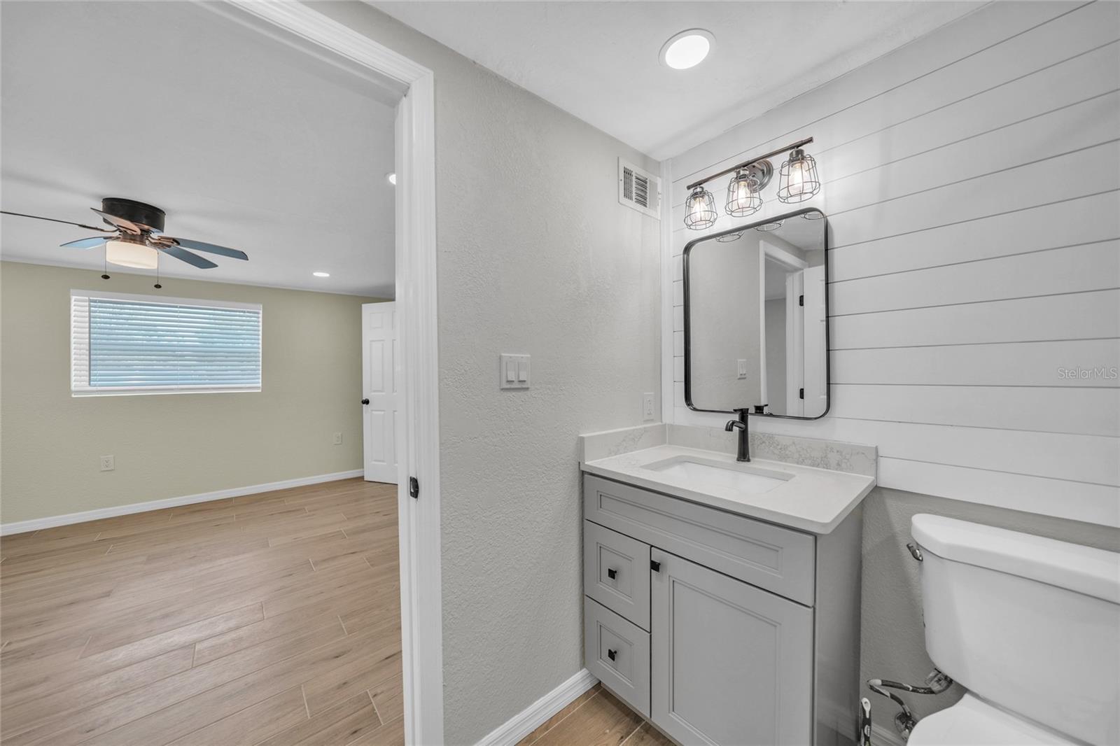 654 AQUI ESTA DR, PUNTA GORDA, FL, 33950