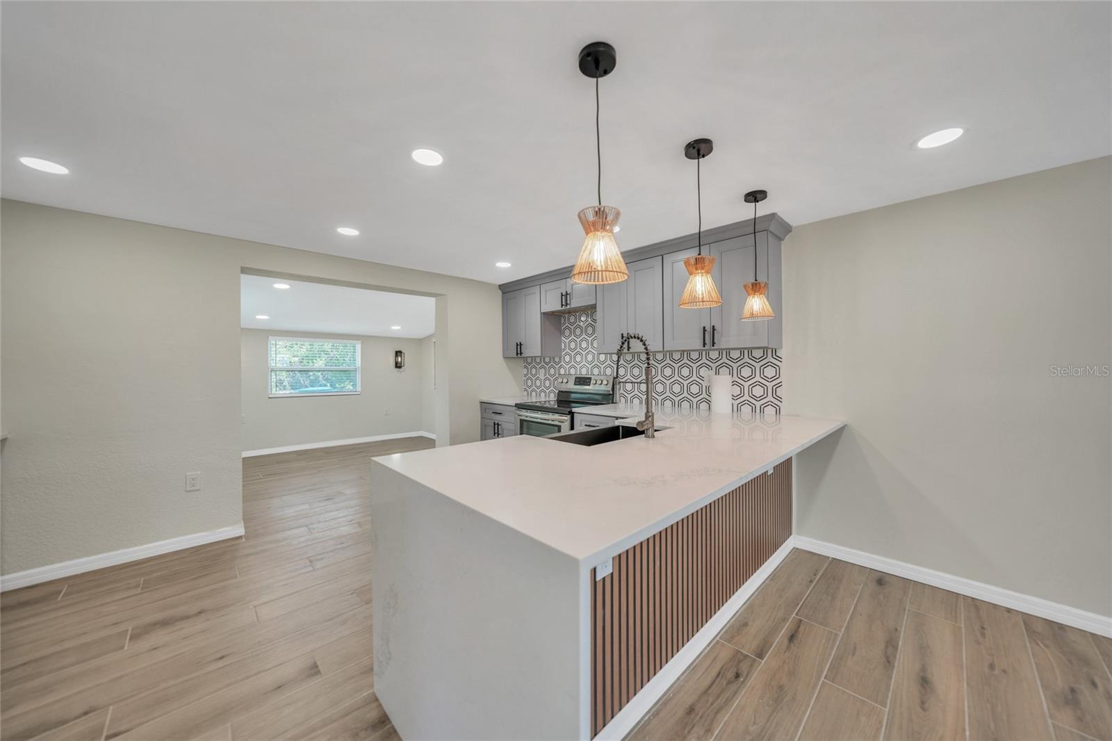 654 AQUI ESTA DR, PUNTA GORDA, FL, 33950