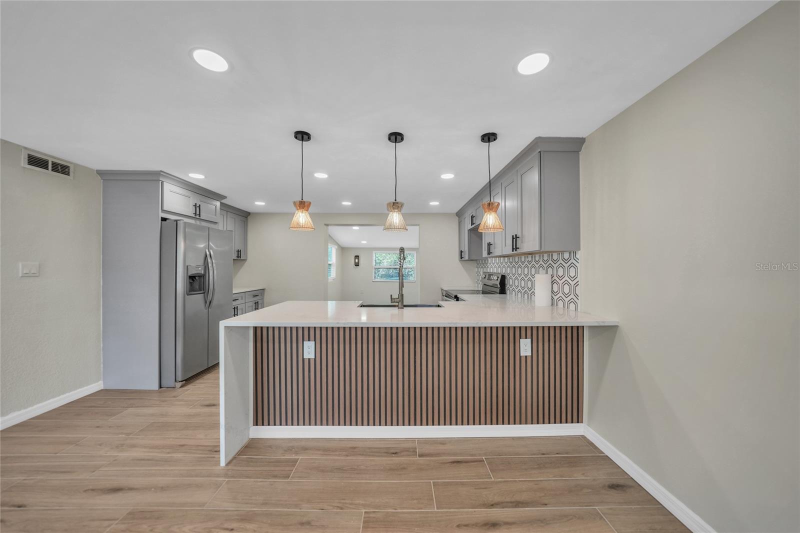 654 AQUI ESTA DR, PUNTA GORDA, FL, 33950