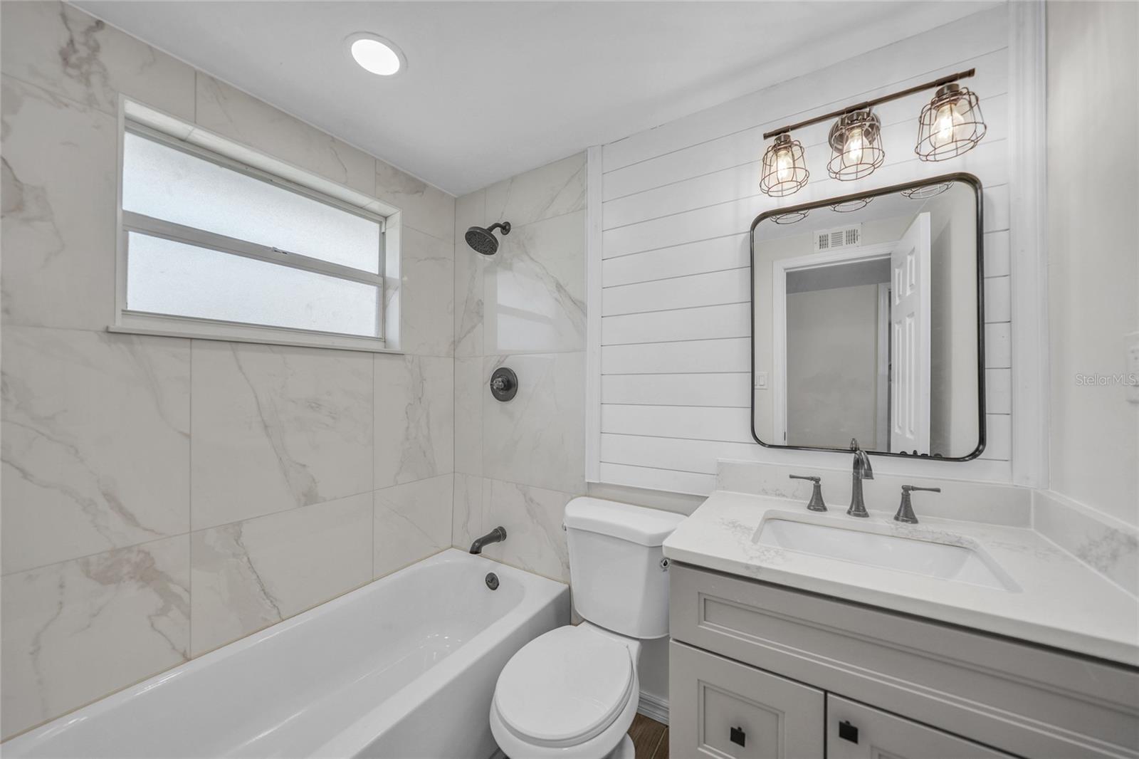 654 AQUI ESTA DR, PUNTA GORDA, FL, 33950