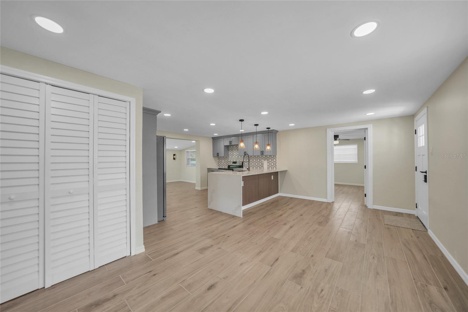 654 AQUI ESTA DR, PUNTA GORDA, FL, 33950