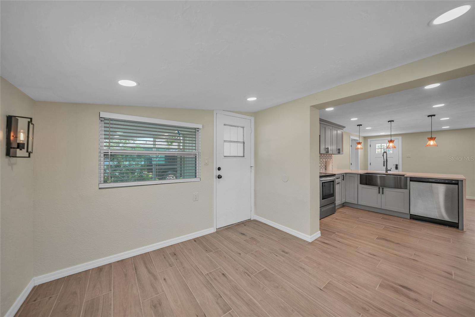 654 AQUI ESTA DR, PUNTA GORDA, FL, 33950