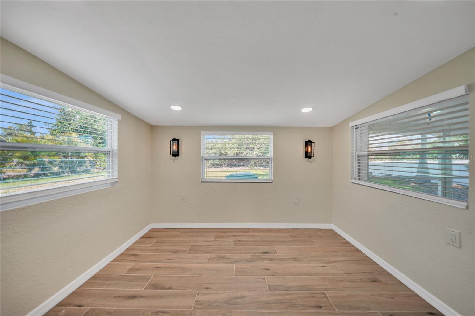 654 AQUI ESTA DR, PUNTA GORDA, FL, 33950