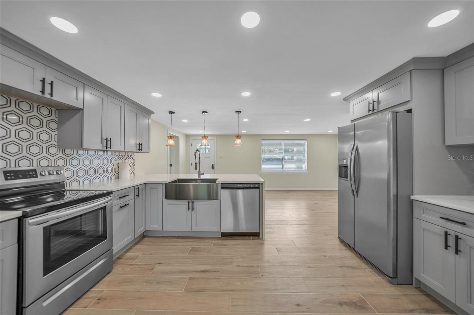 654 AQUI ESTA DR, PUNTA GORDA, FL, 33950