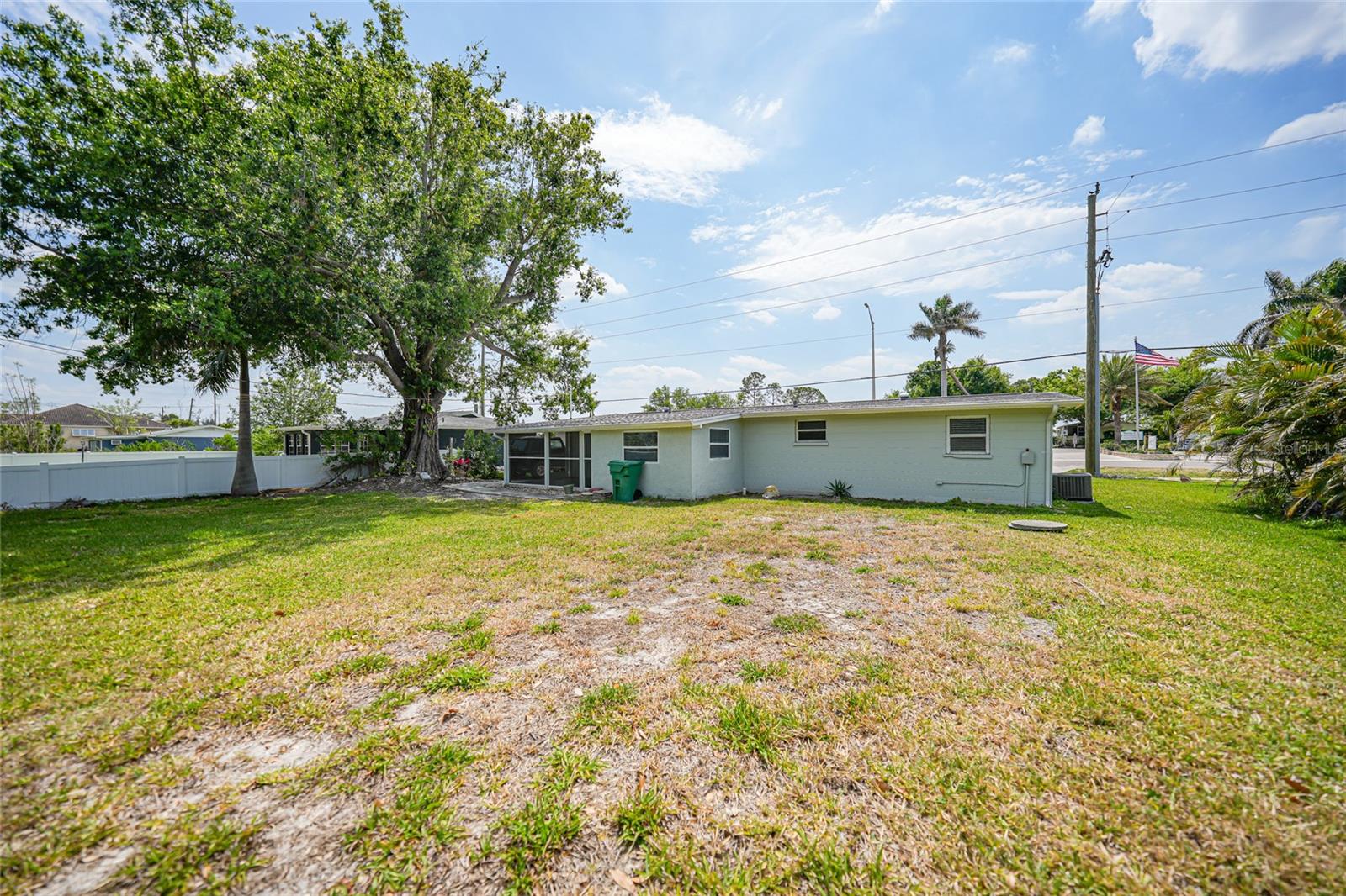 654 AQUI ESTA DR, PUNTA GORDA, FL, 33950