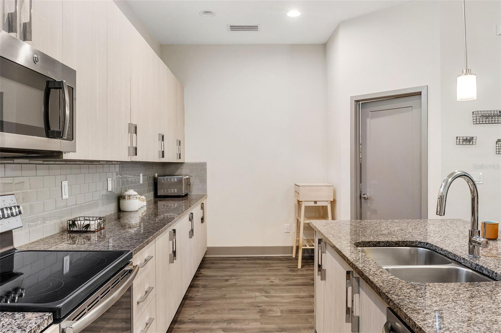 4810 W MCELROY AVE #4, TAMPA, FL, 33611