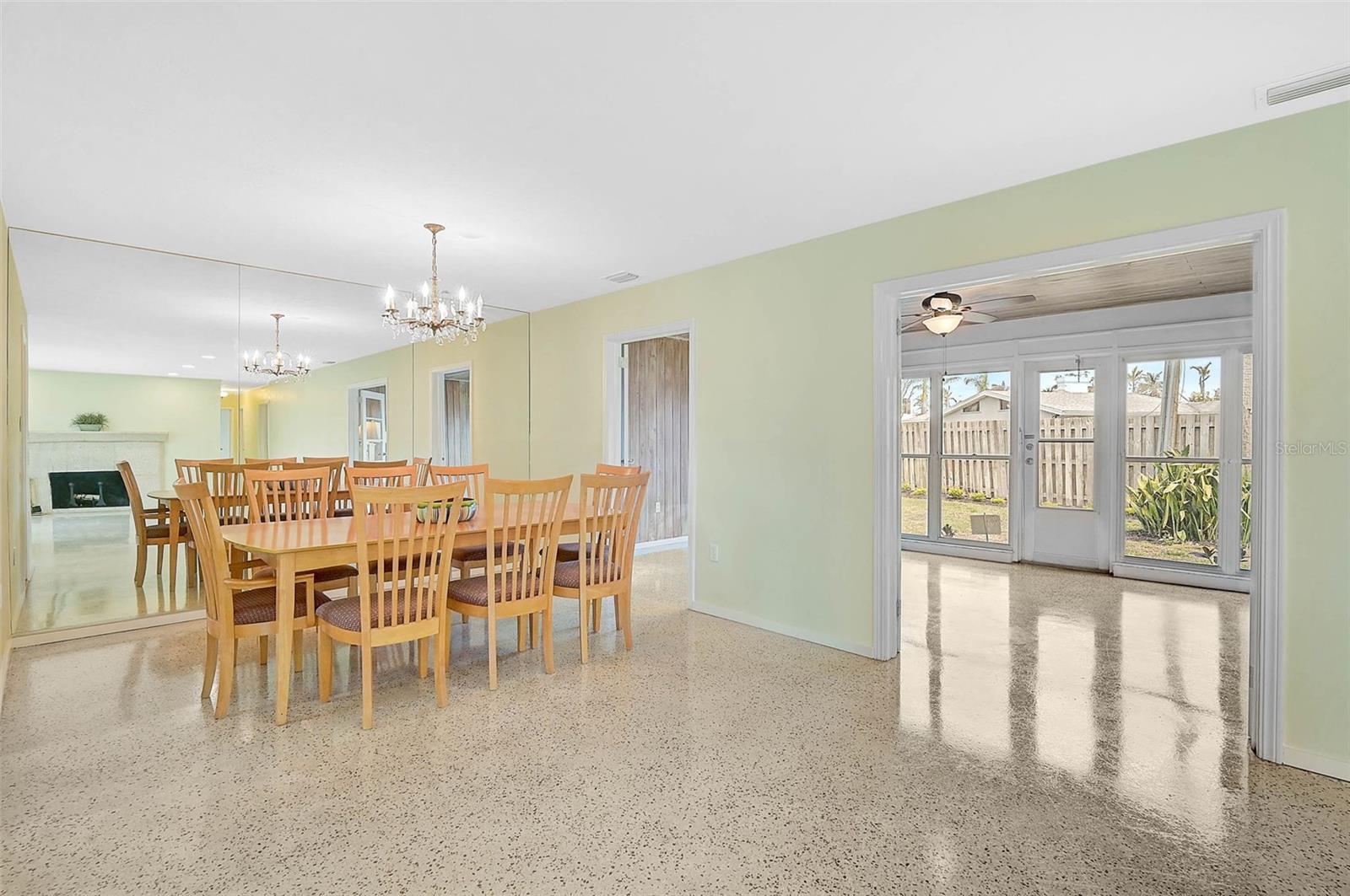 322 S WASHINGTON DR, SARASOTA, FL, 34236