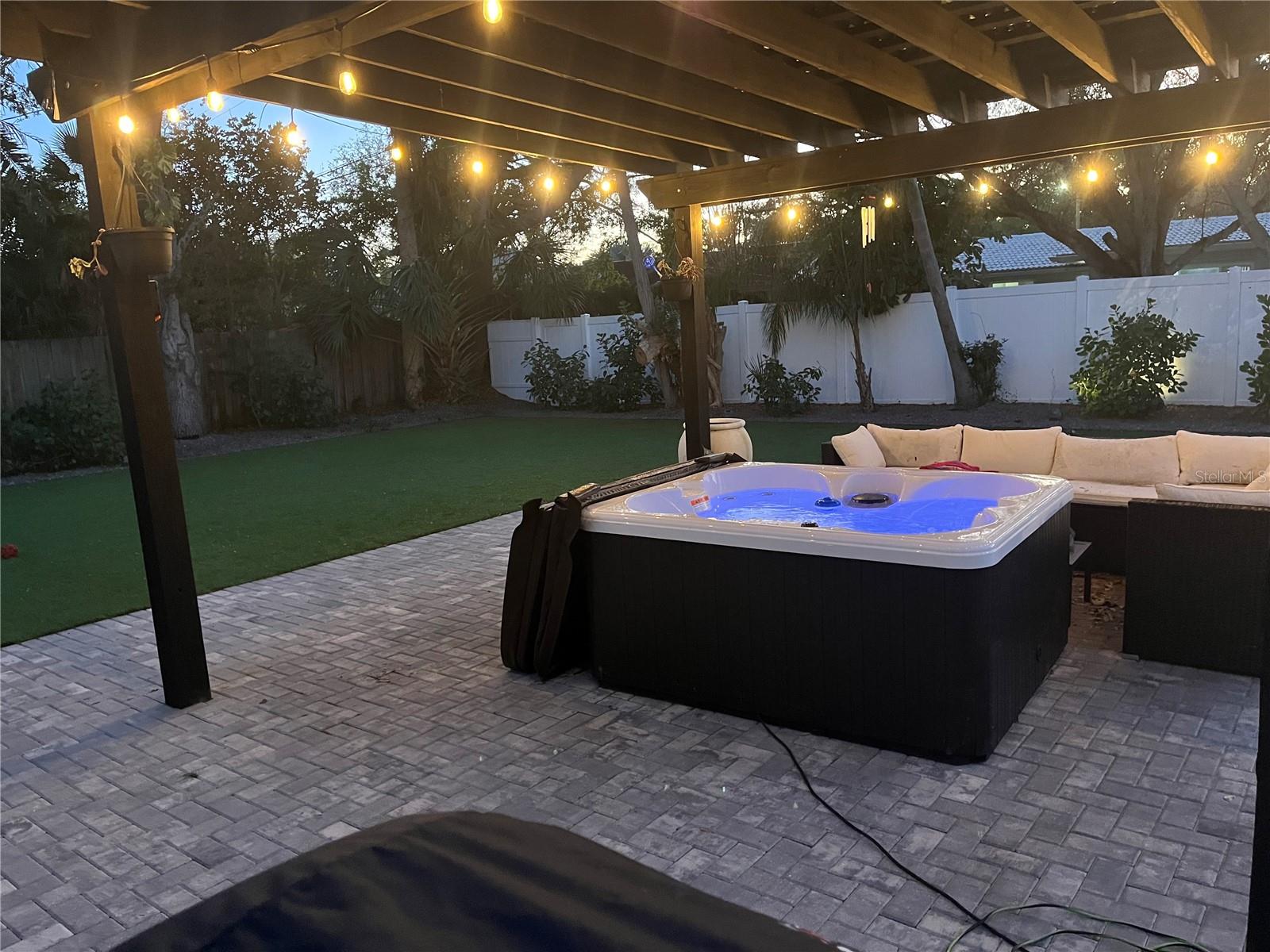 2040 YALE AVE, DUNEDIN, FL, 34698