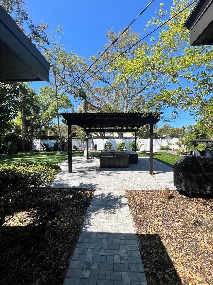 2040 YALE AVE, DUNEDIN, FL, 34698