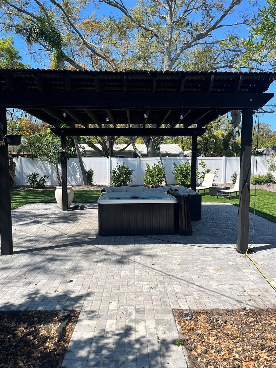 2040 YALE AVE, DUNEDIN, FL, 34698