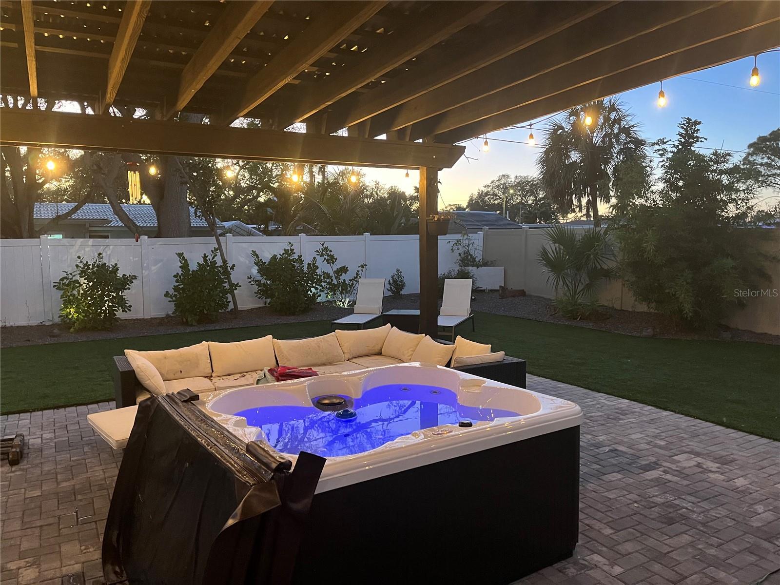 2040 YALE AVE, DUNEDIN, FL, 34698