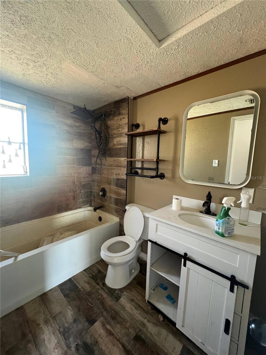 107 GROVE RD, VENICE, FL, 34293