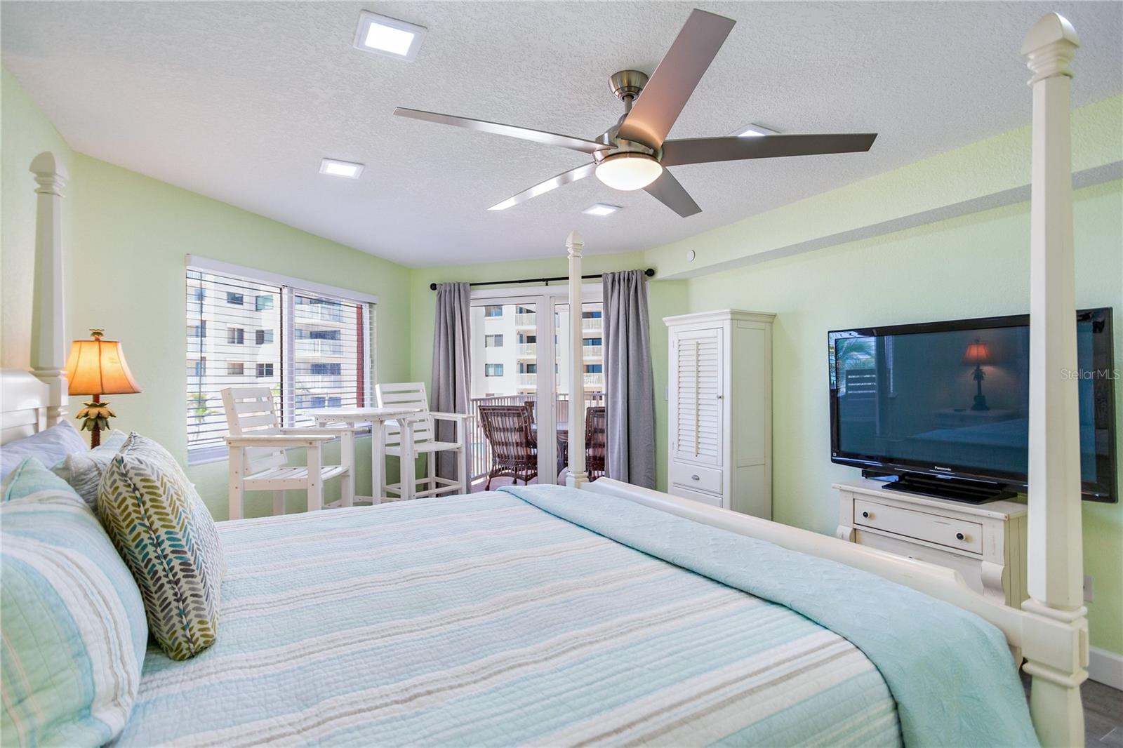 18400 GULF BLVD #1211, INDIAN SHORES, FL, 33785